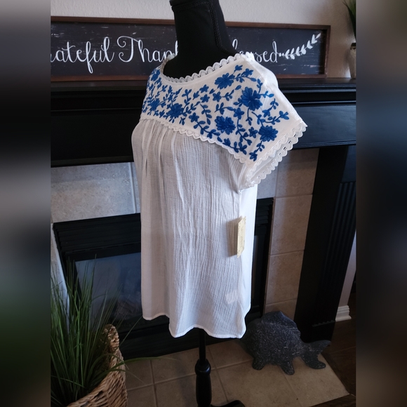 Sweet Wanderer Ladies Maternity Top - Picture 7 of 9